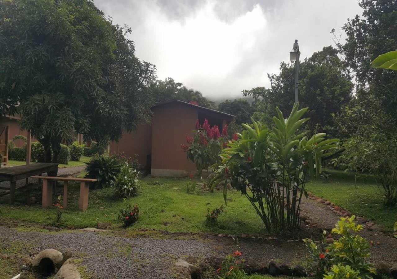 Paraiso Volcano Lodge Guayabo  外观 照片